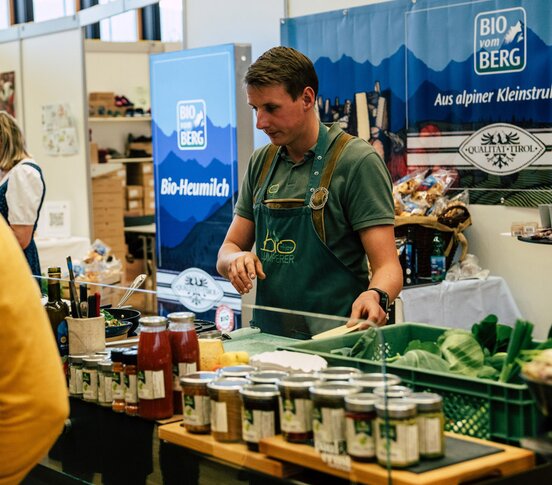 Produktverkostung auf der Tiroler Nachhaltigkeitsmesse | © überall GmbH Produktverkostung auf der Tiroler Nachhaltigkeitsmesse | © überall GmbH